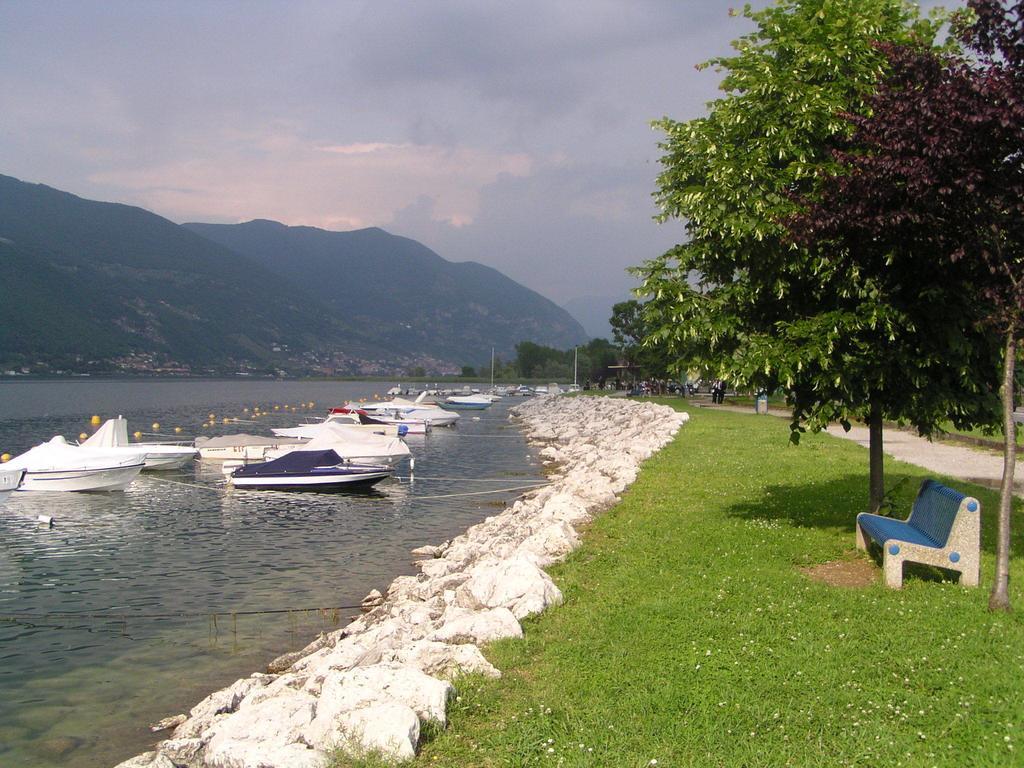 B&B Aria Di Lago Паратико Екстериор снимка