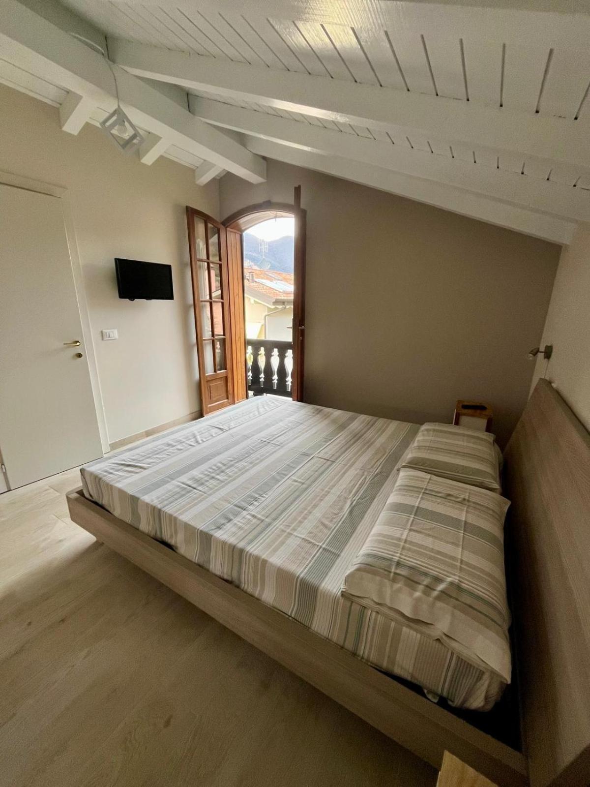 B&B Aria Di Lago Паратико Екстериор снимка